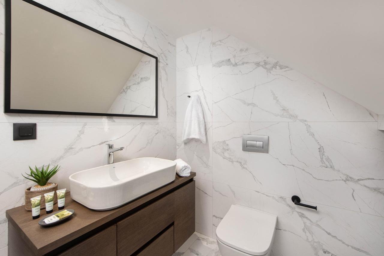 30 Senses Luxury Apartment Insight เอียลิซอส ภายนอก รูปภาพ